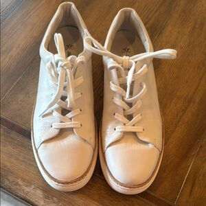 Johnston & Murphy White Sneakers Minimalist Design